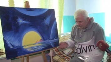 На Херсонщине мужчина, от которого отказались родные, пишет картины в больничной палате