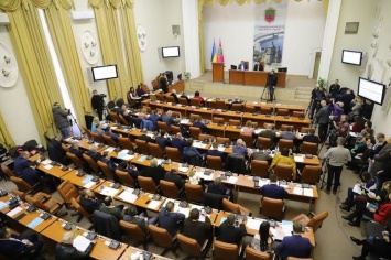 Запорожский депутат-пенсионер задекларировал вместе с женой полмиллиона гривен дохода, 3 авто и недвижимость в Солнечном