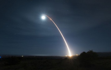 США провели пуск межконтинентальной баллистической ракеты