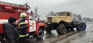 В Днепровском районе грузовик застрял в грязи