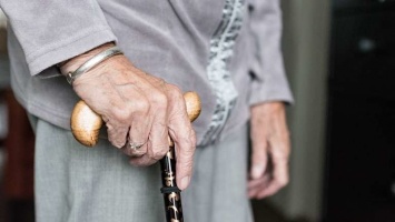 В Харькове мужчина избил и ограбил 80-летнюю пенсионерку