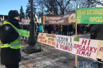 Зеленский приехал в Раду для консультаций с фракцией "Слуга народа" по земельному закону