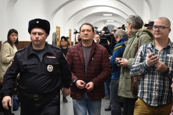 Трое полицейских из "дела Голунова" в 2018 году избили задержанную