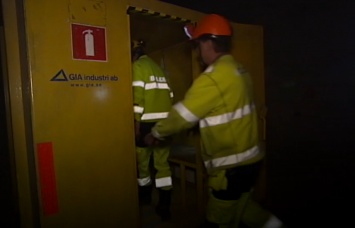 Пожар на шахте: более 100 человек заблокированы под землей, люди задыхаются в дыму