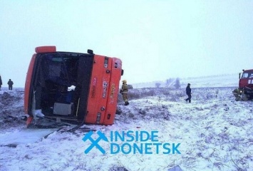 На оккупированном Донбассе по пути в Крым перевернулся автобус, 2 погибших, 22 раненых