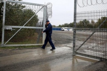 Венгрия закрыла границу с Сербией из-за наплыва мигрантов