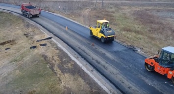 Украинцы в восторге: теперь можно строить дороги без разрешения, неужели заживем