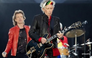 Гитарист Rolling Stones Кит Ричардс бросил курить в 75 лет