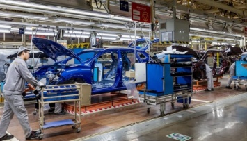 Японские автомобильные гиганты приостановили заводы в Китае