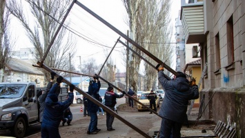 В Днепре снесли незаконную пристройку в исторической части города