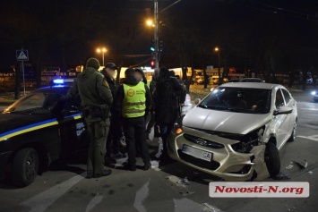 В Николаеве «Джили» протаранил «Хюндай»: спор о виновнике продолжался около часа. ВИДЕО