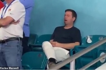 Знатный конфуз: мужчина заснул во время матча, купив билет за $7000