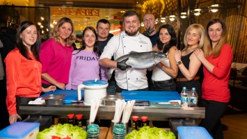 Бесплатный мастер-класс и блюда от шефа из-под ножа: в Киеве ресторан "Евразия" приглашает на "Праздник лосося"