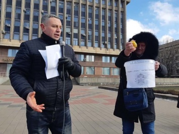 «Нас выжимают, как лимоны»: около 300 предпринимателей вышли на митинг под стены Запорожской ОГА, - ФОТОРЕПОРТАЖ