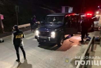 Ехали на бронированном Mercedes с оружием: появились подробности задержания вероятных виновников перестрелки в Мукачево