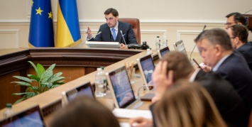 Приготовьте валокордин: зарплаты украинских ТОП-чиновников сравнили с европейскими