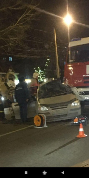 В Симферополе пожарная машина службы протаранил легковушку - погиб человек