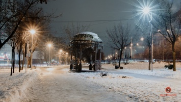 Снежный Днепр: как выглядит ж/м Левобережный-3 зимней ночью