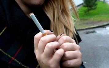 Несовершеннолетнюю сигарета довела до суда