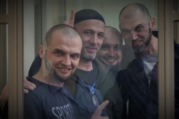 14 крымскотатарским политзаключенным продлили арест на 3 месяца