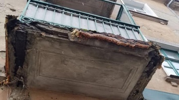 В центре Кривого Рога с домов падают куски бетона