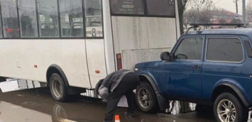 В Николаеве в результате столкновения легковушка въехала в маршрутку, - ФОТО