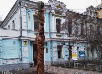 Отреставрирована и безопасна: В центр Киева вернули спиленную скульптуру