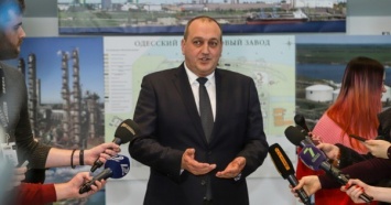 Новый руководитель Одесского припортового завода просит снизить ему зарплату в 10 раз