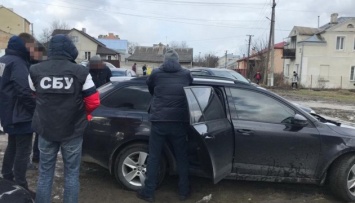 СБУ задержала двух полицейских за торговлю наркотиками