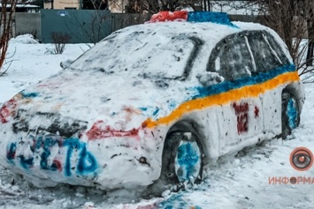 Слепленное из снега патрульное авто стало причиной ложного вызова полиции в Днепре