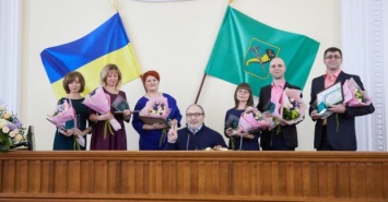 Лучшим учителям Харькова вдвое увеличат ежемесячную премию