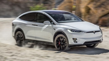 Tesla отзывает более 15 тыс. автомобилей в США и Канаде