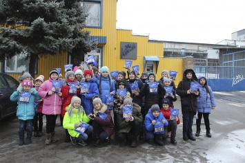 Краматорские школьники посетили фабрику «Конти» и побывали на хоккее