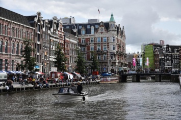 Борьба с туристами: в Амстердаме хотят запретить продажу каннабиса