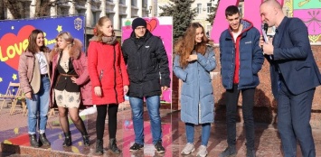 Целовались и женились - запорожская молодежь ярко отметила 14 февраля