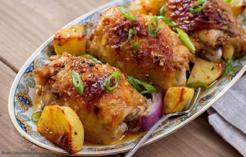 Курица с картофелем в духовке: простой рецепт сытной и вкусной пищи