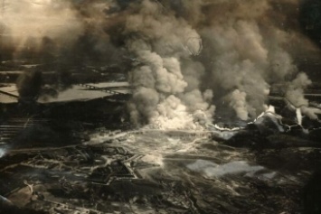 Столбы дыма до самого неба: в сети появилось фото мощного взрыва в Киеве более 100 лет назад