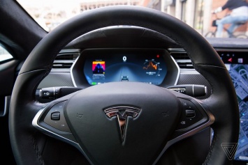 Tesla вернула функцию "Автопилот" новому владельцу подержанной Model S
