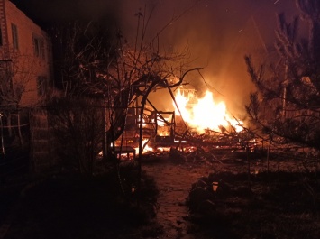 Огонь и вода: опасный пожар на Карантинном острове