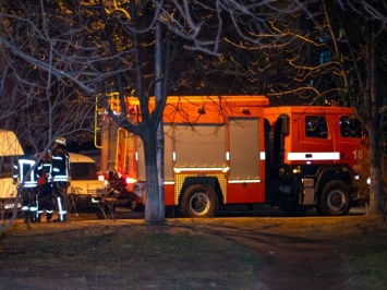 На Таирова горела квартира: мужчину спасли с помощью автолестницы
