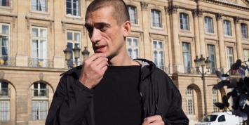 Во Франции задержали художника Павленского и его подругу после публикации компромата на местного политика