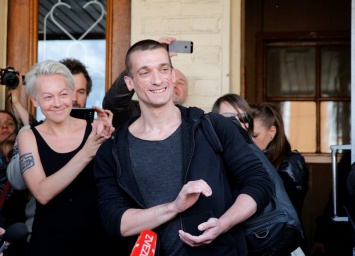 В Париже задержали скандального российского художника Павленского и его подругу