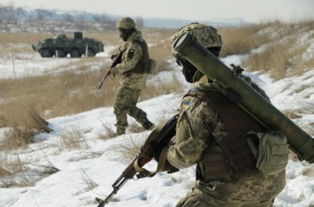 Огнеметчики ВСУ провели стрельбы на Луганщине: фоторепортаж