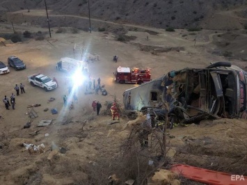 В Перу автобус с болельщиками "Барселоны" упал в пропасть, погибли восемь человек