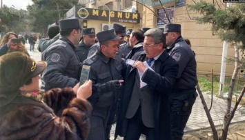 Полиция разогнала акцию оппозиции в Баку, задержав лидеров оппозиции
