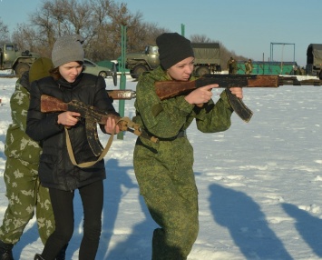 ''Готовят отряды Путинюгенд'': ВСУ показали, как террористы ''ДНР'' вооружают детей