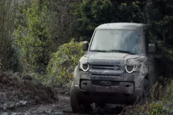 Испытание на прочность. Новый Land Rover Defender разбили на сьемках бондианы