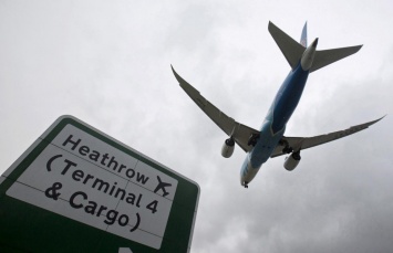 В лондонском аэропорту "Хитроу" из-за сбоя отменили сотни рейсов