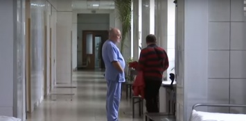 Роковой удар по украинцам: врачей массово выживают - зарплаты рубанули до минималки. Лечить будет некому
