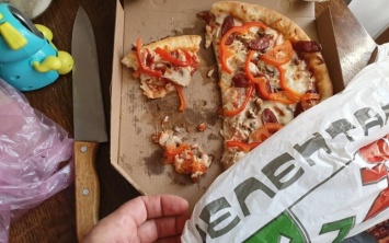В пицце известного общепита Херсона нашли опасный предмет